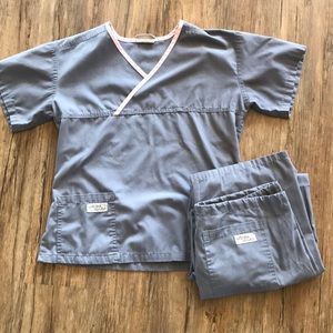 Urbane scrubs set